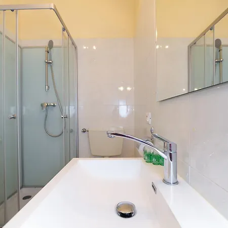 Easy Flat Five Stars Holiday House * Nice