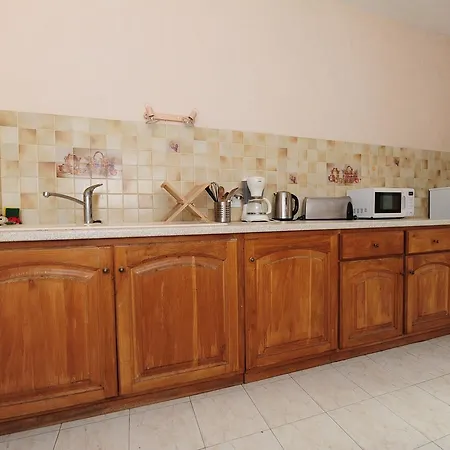 Easy Flat Five Stars Holiday House