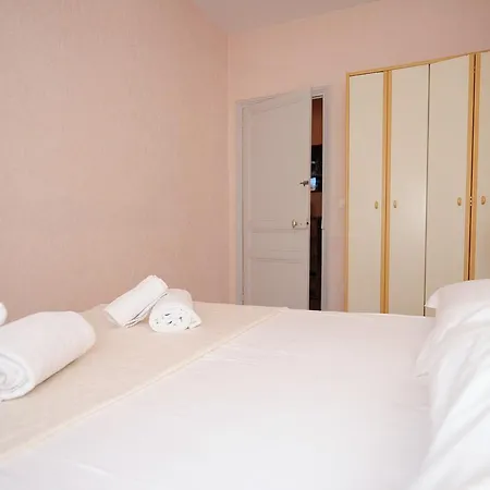 Easy Flat Five Stars Holiday House
