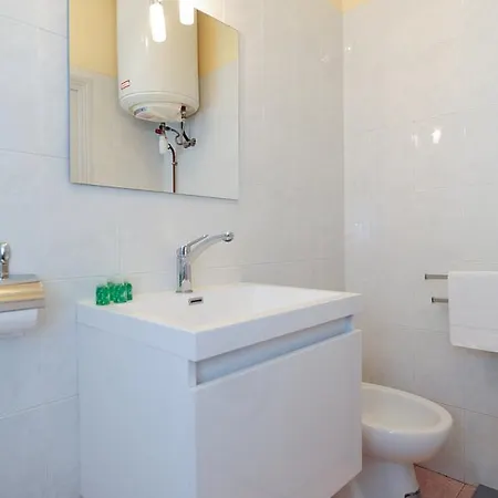 Easy Flat Five Stars Holiday House