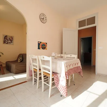 Easy Flat Five Stars Holiday House * Nice