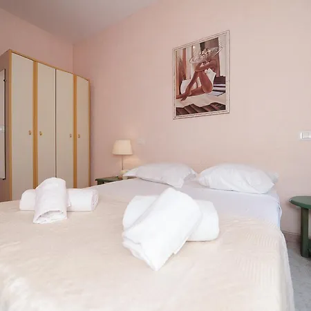 Easy Flat Five Stars Holiday House * Nice